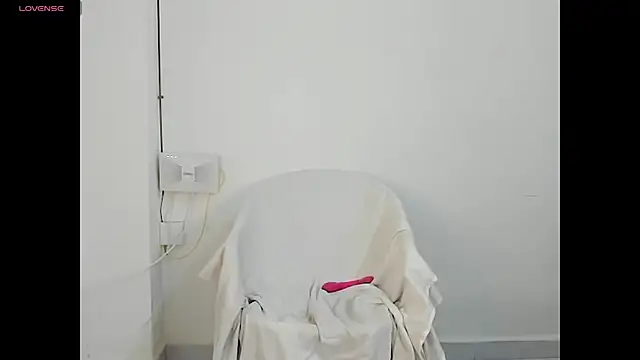 NicoleJaymes  online show from June 23, 2026, 9:46 pm