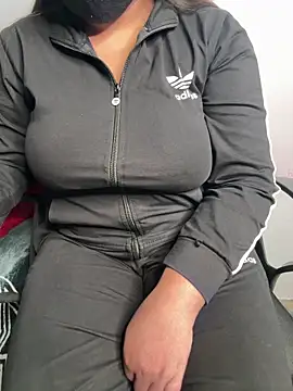 tanvihot2 online show from April 13, 2026, 3:28 pm