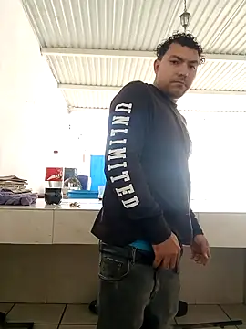 Snapshot of chinoxxx chatting on March 4, 2026, 8:37 pm chinoxxx online show from March 4, 2026, 8:37 pm