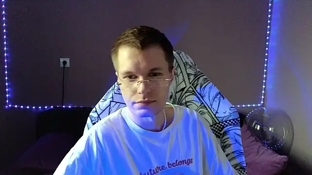 Leonnextdoor online show from January 8, 2025, 6:52 am