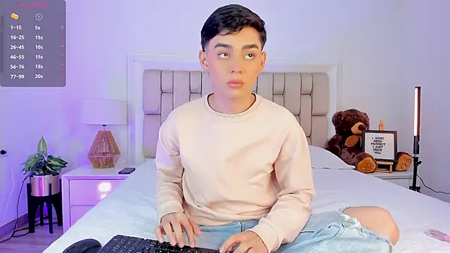 Maxi little online show from December 4, 2025, 9:23 pm