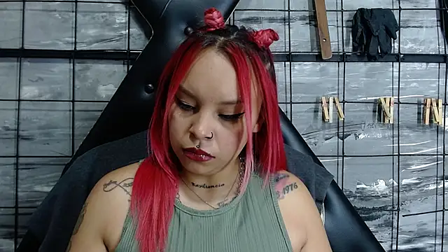 Snapshot of Alana_Roth chatting on October 15, 2025, 7:25 pm Alana Roth online show from October 15, 2025, 7:25 pm