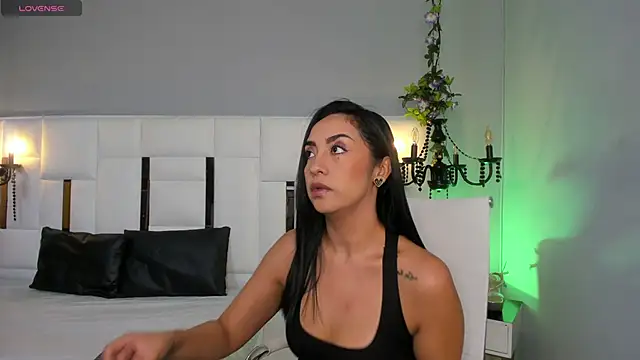 Snapshot of MAGIC_AURORAA chatting on February 10, 2025, 12:18 pm MAGIC AURORAA online show from February 10, 2025, 12:18 pm