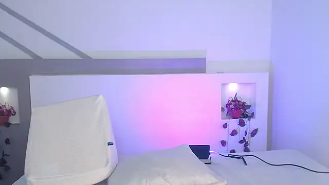 Snapshot of VenusEvans1 chatting on February 19, 2025, 12:14 am VenusEvans1 online show from February 19, 2025, 12:14 am