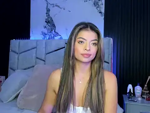 Snapshot of daniiphoeniixx chatting on February 24, 2025, 7:19 pm daniiphoeniixx online show from February 24, 2025, 7:19 pm