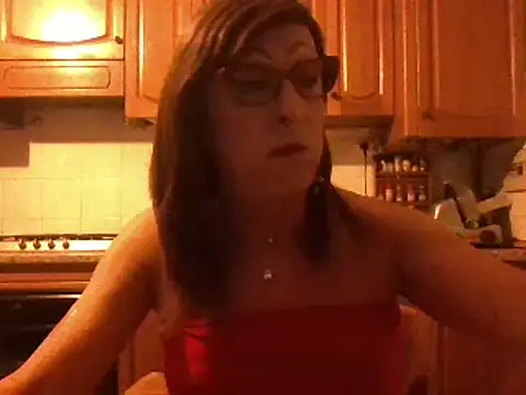 Snapshot of Tiabet chatting on October 2, 2025, 8:27 pm Tiabet online show from October 2, 2025, 8:27 pm