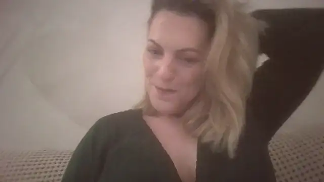 Snapshot of Gigi-Honey chatting on February 1, 2026, 9:13 pm Gigi-Honey online show from February 1, 2026, 9:13 pm