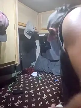 Snapshot of StruggleSnuggles chatting on October 6, 2025, 9:18 am StruggleSnuggles online show from October 6, 2025, 9:18 am