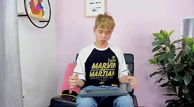 Snapshot of Brian-Ausslos chatting on January 12, 2025, 1:37 pm Brian-Ausslos online show from January 12, 2025, 1:37 pm