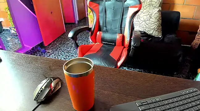 Snapshot of Adam_Valenciia chatting on February 3, 2025, 3:59 pm Adam Valenciia online show from February 3, 2025, 3:59 pm