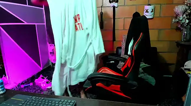 Snapshot of Adam_Valenciia chatting on March 13, 2025, 11:16 pm Adam Valenciia online show from March 13, 2025, 11:16 pm