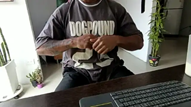 Snapshot of Adam_Valenciia chatting on December 17, 2025, 6:14 pm Adam Valenciia online show from December 17, 2025, 6:14 pm