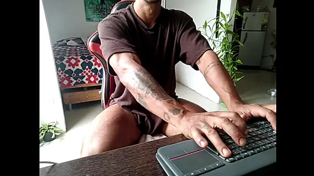 Snapshot of Adam_Valenciia chatting on June 15, 2026, 4:42 pm Adam Valenciia online show from June 15, 2026, 4:42 pm