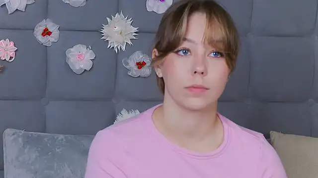 Snapshot of TheEmma chatting on October 5, 2025, 7:07 am TheEmma online show from October 5, 2025, 7:07 am