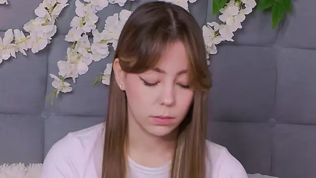 Snapshot of TheEmma chatting on November 7, 2025, 7:08 am TheEmma online show from November 7, 2025, 7:08 am