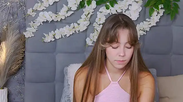 Snapshot of TheEmma chatting on December 1, 2025, 10:20 am TheEmma online show from December 1, 2025, 10:20 am