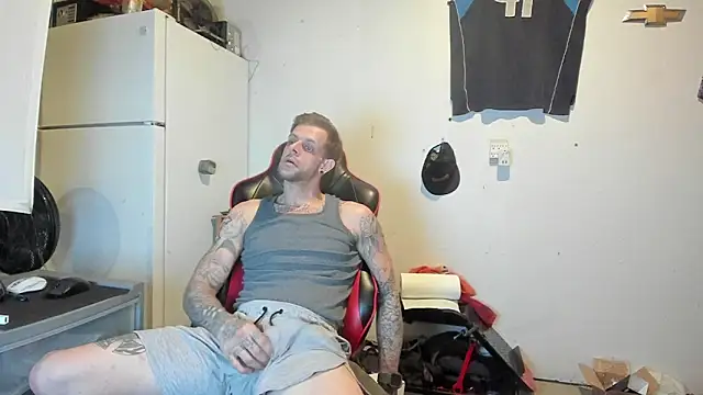 Snapshot of JamesMichael88 chatting on March 13, 2025, 1:32 am JamesMichael88 online show from March 13, 2025, 1:32 am