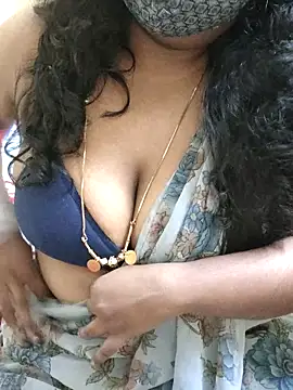 Snapshot of Rathi22 chatting on October 24, 2025, 2:35 pm Rathi22 online show from October 24, 2025, 2:35 pm