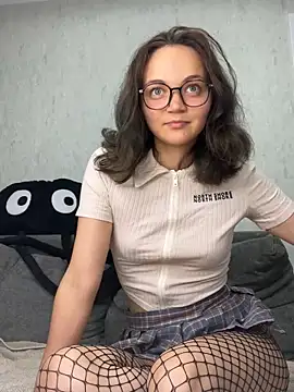 Snapshot of TheYourL chatting on September 19, 2025, 9:15 pm TheYourL online show from September 19, 2025, 9:15 pm