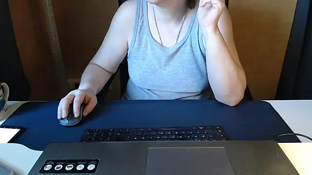 Snapshot of Sweet_Phoenix chatting on May 27, 2026, 7:49 am Sweet Phoenix online show from May 27, 2026, 7:49 am