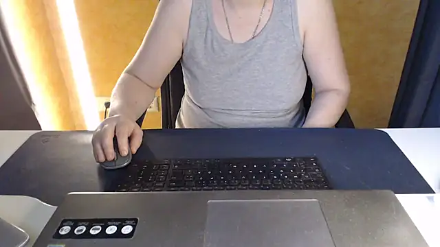 Snapshot of Sweet_Phoenix chatting on June 5, 2026, 6:09 am Sweet Phoenix online show from June 5, 2026, 6:09 am
