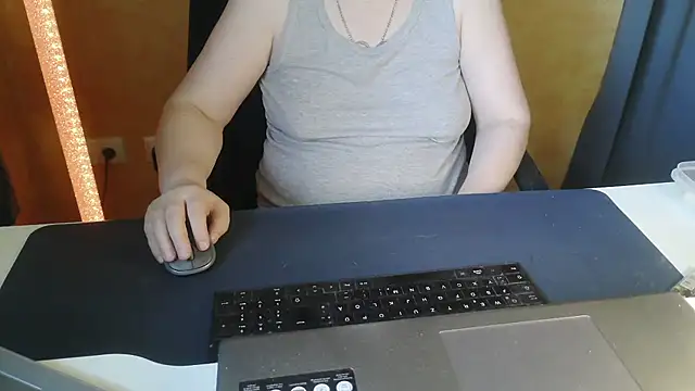 Snapshot of Sweet_Phoenix chatting on June 19, 2026, 1:15 pm Sweet Phoenix online show from June 19, 2026, 1:15 pm