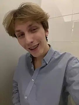 Snapshot of Adrian_Di chatting on December 30, 2024, 4:08 pm Adrian Di online show from December 30, 2024, 4:08 pm