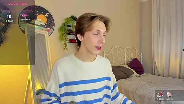 Snapshot of Adrian_Di chatting on January 2, 2025, 6:18 am Adrian Di online show from January 2, 2025, 6:18 am