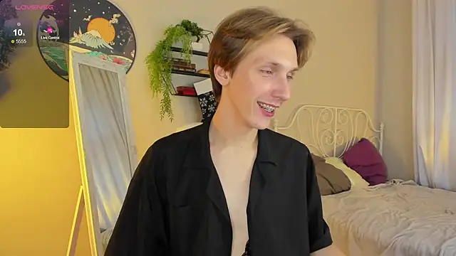 Snapshot of Adrian_Di chatting on January 2, 2025, 12:24 pm Adrian Di online show from January 2, 2025, 12:24 pm