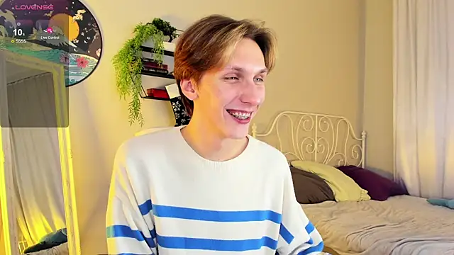 Snapshot of Adrian_Di chatting on January 5, 2025, 1:26 pm Adrian Di online show from January 5, 2025, 1:26 pm