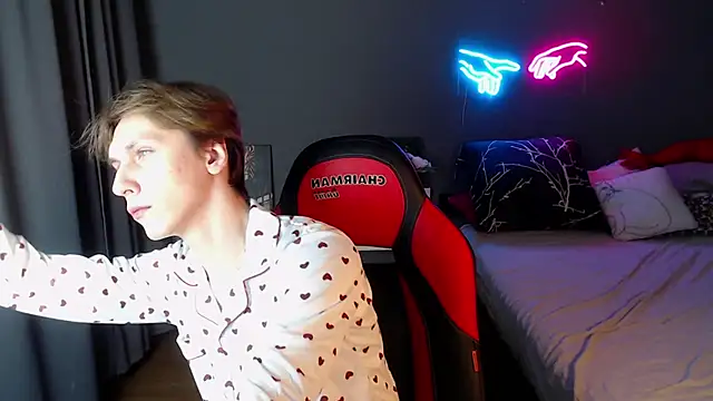 Snapshot of Adrian_Di chatting on January 11, 2025, 6:14 am Adrian Di online show from January 11, 2025, 6:14 am