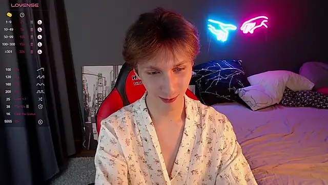 Snapshot of Adrian_Di chatting on January 13, 2025, 11:19 am Adrian Di online show from January 13, 2025, 11:19 am