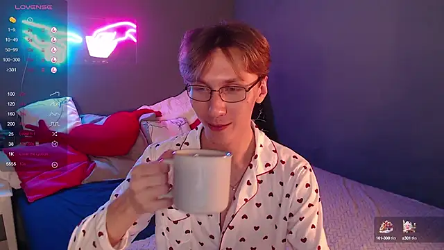 Snapshot of Adrian_Di chatting on January 23, 2025, 7:18 pm Adrian Di online show from January 23, 2025, 7:18 pm