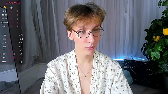 Snapshot of Adrian_Di chatting on January 25, 2025, 4:24 pm Adrian Di online show from January 25, 2025, 4:24 pm