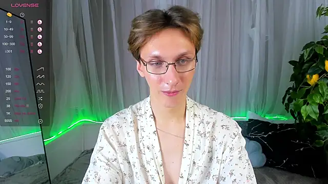 Snapshot of Adrian_Di chatting on January 25, 2025, 7:28 pm Adrian Di online show from January 25, 2025, 7:28 pm