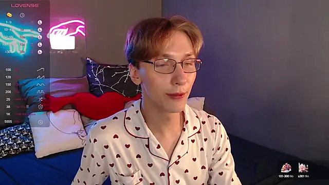 Snapshot of Adrian_Di chatting on January 28, 2025, 7:10 pm Adrian Di online show from January 28, 2025, 7:10 pm