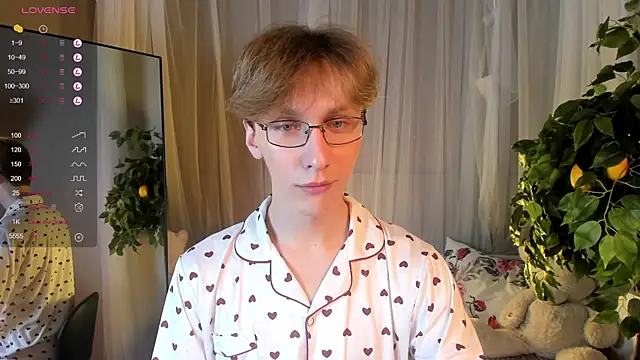 Snapshot of Adrian_Di chatting on January 30, 2025, 3:40 pm Adrian Di online show from January 30, 2025, 3:40 pm