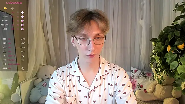 Snapshot of Adrian_Di chatting on January 30, 2025, 6:43 pm Adrian Di online show from January 30, 2025, 6:43 pm