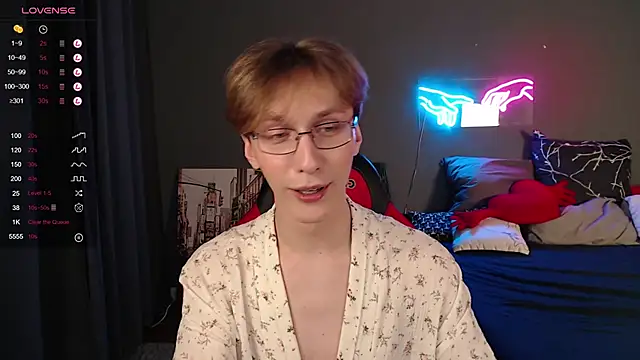 Snapshot of Adrian_Di chatting on January 31, 2025, 4:17 pm Adrian Di online show from January 31, 2025, 4:17 pm