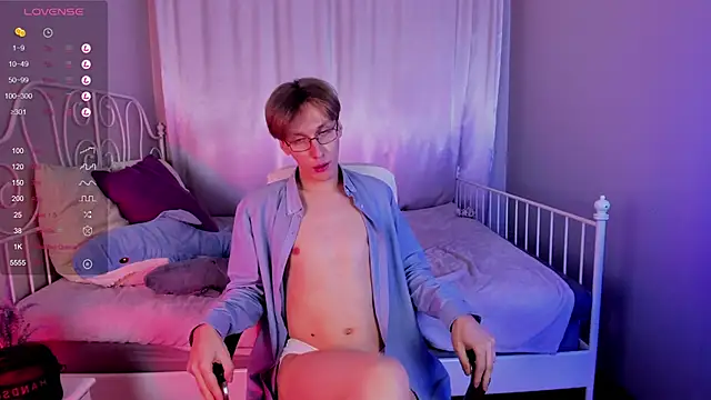 Snapshot of Adrian_Di chatting on February 3, 2025, 6:49 pm Adrian Di online show from February 3, 2025, 6:49 pm