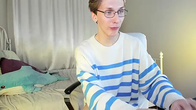 Snapshot of Adrian_Di chatting on February 6, 2025, 10:32 pm Adrian Di online show from February 6, 2025, 10:32 pm