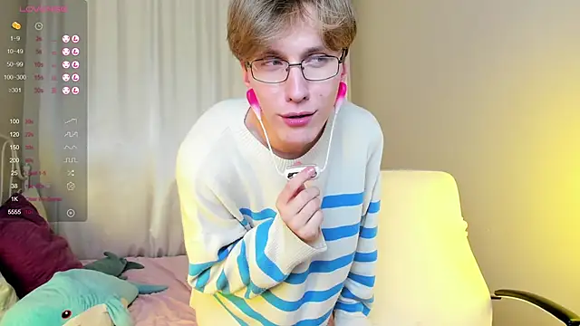 Snapshot of Adrian_Di chatting on February 8, 2025, 7:27 pm Adrian Di online show from February 8, 2025, 7:27 pm