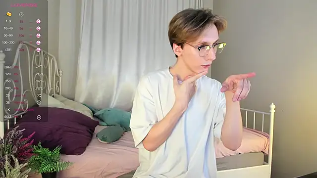 Snapshot of Adrian_Di chatting on February 21, 2025, 3:54 pm Adrian Di online show from February 21, 2025, 3:54 pm