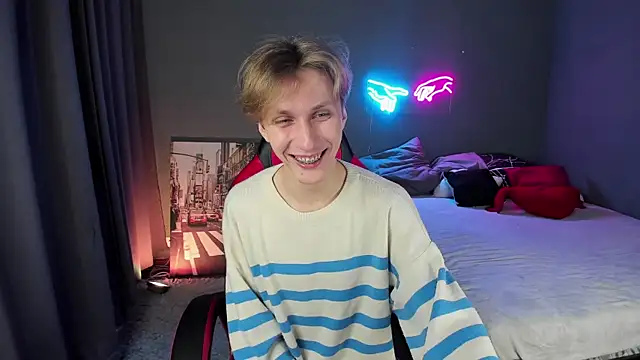 Snapshot of Adrian_Di chatting on February 24, 2025, 4:36 pm Adrian Di online show from February 24, 2025, 4:36 pm