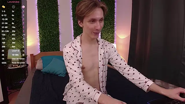 Snapshot of Adrian_Di chatting on March 8, 2025, 7:09 pm Adrian Di online show from March 8, 2025, 7:09 pm