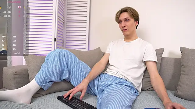 Snapshot of Adrian_Di chatting on March 12, 2025, 3:51 pm Adrian Di online show from March 12, 2025, 3:51 pm