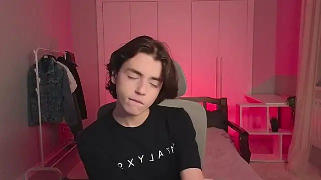 b0y fantasy online show from February 25, 2025, 5:47 pm