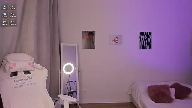 Snapshot of MiaVixxen chatting on February 1, 2025, 9:21 am MiaVixxen online show from February 1, 2025, 9:21 am