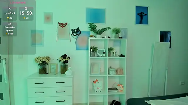 Snapshot of MiaVixxen chatting on October 2, 2025, 4:41 am MiaVixxen online show from October 2, 2025, 4:41 am