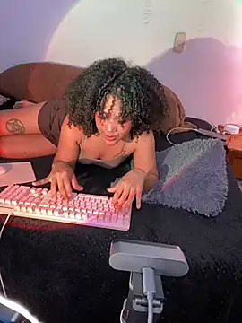 Snapshot of bronwgirl69 chatting on March 16, 2025, 6:44 pm bronwgirl69 online show from March 16, 2025, 6:44 pm